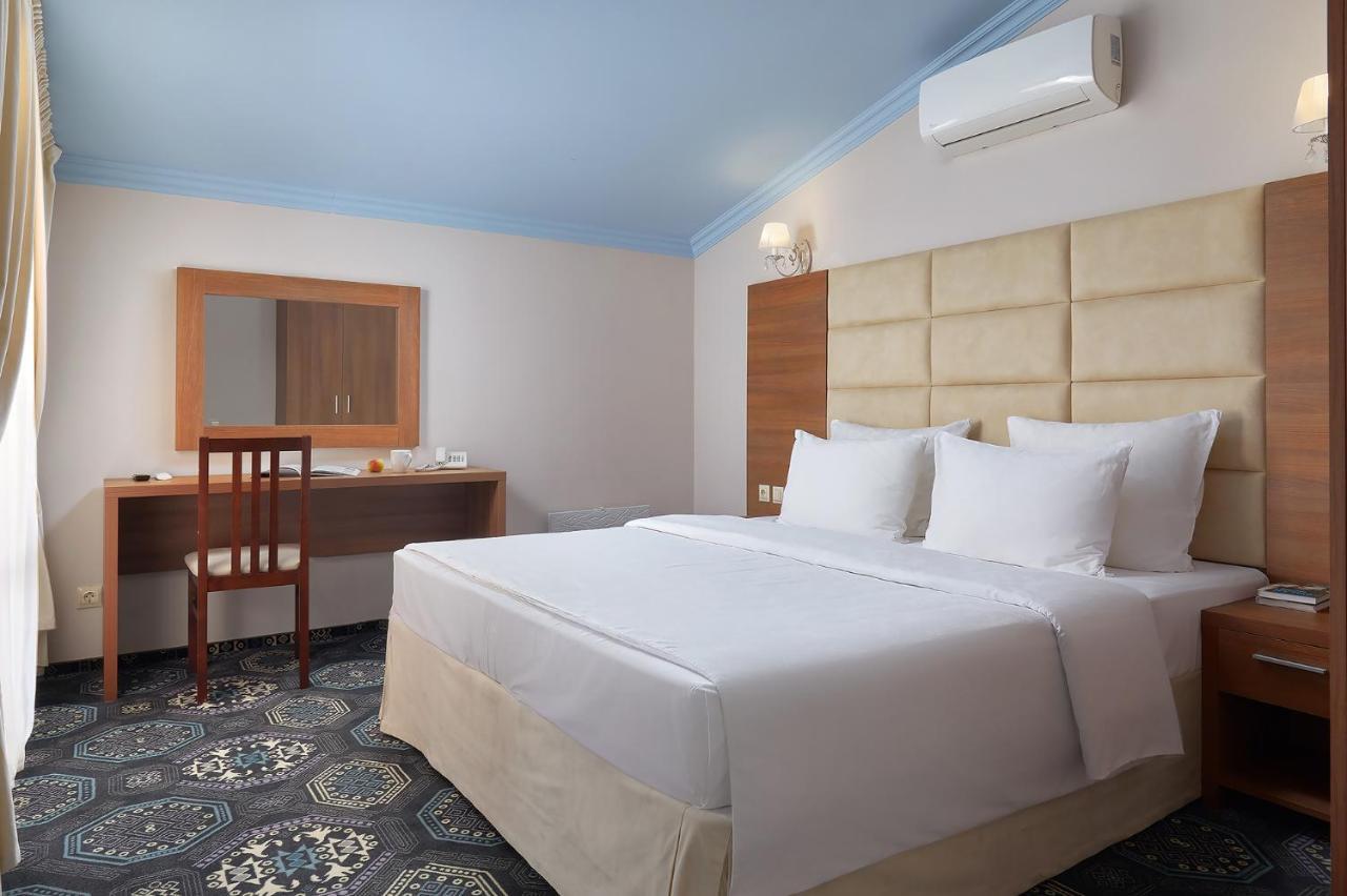 Garuda Boutique Hotel Sukhumi Exterior photo