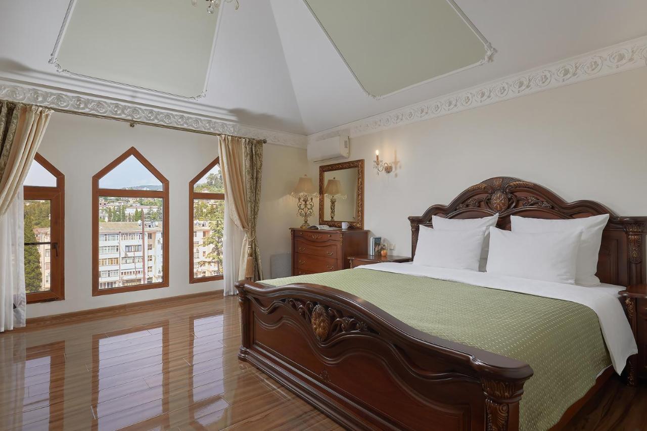 Garuda Boutique Hotel Sukhumi Exterior photo