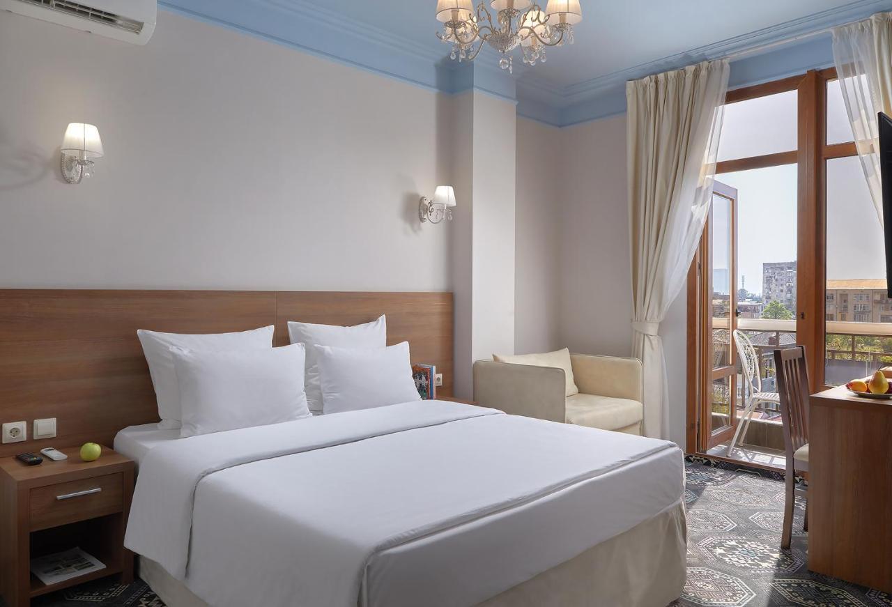 Garuda Boutique Hotel Sukhumi Exterior photo
